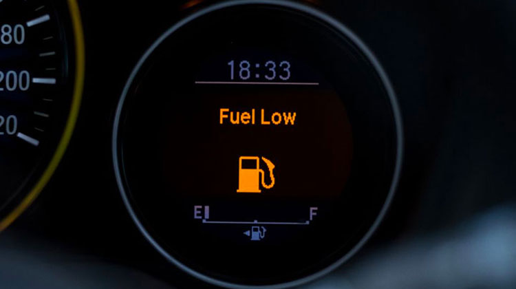 چراغ بنزین مربوط به مقاله چرا ماشین با دو استارت روشن می شود